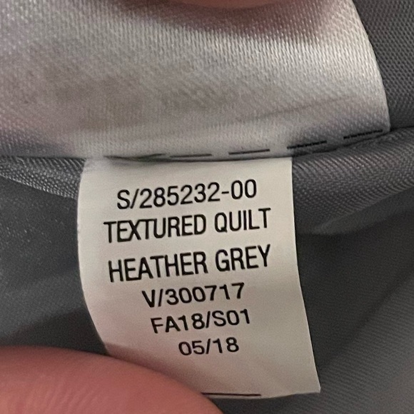 Grey quilted old navy vest size medium - Picture 3 of 5